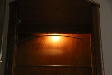 デンマークビンテージ　チーク材　リスガードモブラー社(LYSGAARD MOBLER社) Rガラスが素敵な三面ガラスの縦型キャビネット(キュリオケース、ガラスケース、ショーケース、飾り棚、陳列棚、収納棚、戸棚、店舗什器、ヴィンテージ、北欧)(R-068534)