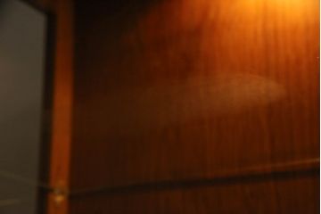 デンマークビンテージ　チーク材　リスガードモブラー社(LYSGAARD MOBLER社) Rガラスが素敵な三面ガラスの縦型キャビネット(キュリオケース、ガラスケース、ショーケース、飾り棚、陳列棚、収納棚、戸棚、店舗什器、ヴィンテージ、北欧)(R-068534)