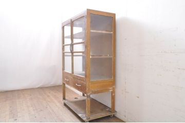 和製ビンテージ　昭和レトロ　ナチュラルテイストのお部屋におすすめな脚付きキャビネット(サイドボード、ガラスケース、Gケース、ショーケース、ケビント、収納棚、飾り棚、戸棚、ヴィンテージ)(R-068535)
