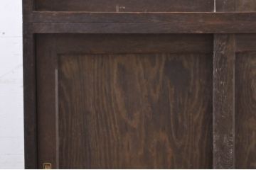 和製アンティーク　ナラ(楢)材　昭和レトロな雰囲気漂う二段重ね収納棚(食器棚、カップボード、戸棚、キャビネット、本箱、ブックケース)(R-068538)