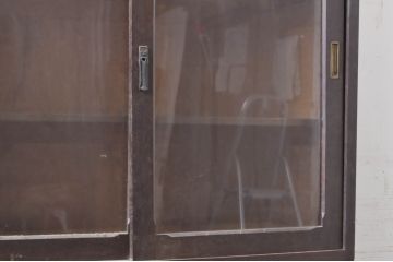 和製アンティーク　ナラ(楢)材　昭和レトロな雰囲気漂う戸棚サイドボード(収納棚、食器棚、サイドキャビネット、本箱、ブックケース)(R-068539)