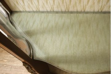 中古　高級品!!　マホガニー材　繊細な装飾と真鍮飾りが美しい大振りのキャビネット(キュリオケース、ガラスケース、ショーケース、飾り棚、陳列棚、Gケース、店舗什器)(R-068548)