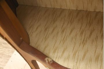 中古　高級品!!　マホガニー材　繊細な装飾と真鍮飾りが美しい大振りのキャビネット(キュリオケース、ガラスケース、ショーケース、飾り棚、陳列棚、Gケース、店舗什器)(R-068548)
