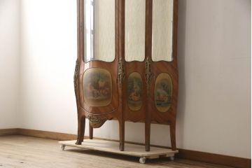 中古　高級品!!　マホガニー材　繊細な装飾と真鍮飾りが美しい大振りのキャビネット(キュリオケース、ガラスケース、ショーケース、飾り棚、陳列棚、Gケース、店舗什器)(R-068548)