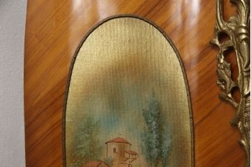 中古　高級品!!　マホガニー材　繊細な装飾と真鍮飾りが美しい大振りのキャビネット(キュリオケース、ガラスケース、ショーケース、飾り棚、陳列棚、Gケース、店舗什器)(R-068548)