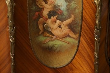中古　高級品!!　マホガニー材　繊細な装飾と真鍮飾りが美しい大振りのキャビネット(キュリオケース、ガラスケース、ショーケース、飾り棚、陳列棚、Gケース、店舗什器)(R-068548)