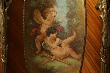 中古　高級品!!　マホガニー材　繊細な装飾と真鍮飾りが美しい大振りのキャビネット(キュリオケース、ガラスケース、ショーケース、飾り棚、陳列棚、Gケース、店舗什器)(R-068548)