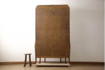 中古　高級品!!　マホガニー材　繊細な装飾と真鍮飾りが美しい大振りのキャビネット(キュリオケース、ガラスケース、ショーケース、飾り棚、陳列棚、Gケース、店舗什器)(R-068548)