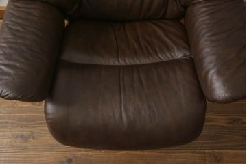 中古　美品　EKORNES(エコーネス)　本革(レザー)　オットマン付き　ストレスレス レノ クラシック(M)(アームチェア、リクライニングチェア、椅子、一人掛けソファ、1Pソファ)(定価約37万9千円)(R-068550)