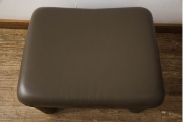 中古　ドイツ製　フランスベッド　erpo(エルポ)　MILANO(ミラノ)　牛革(本革、レザー)　機能性と快適な座り心地に優れたリクライニングシングルソファとオットマンのセット(1人掛け、1S、1P、ラバ、フットスツール、)(定価ソファとオットマンで約82万円)(R-068551)