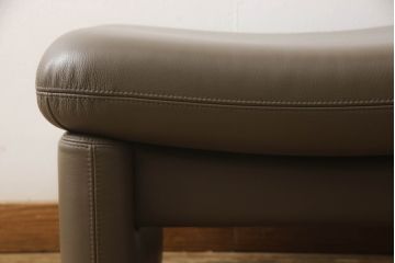 中古　ドイツ製　フランスベッド　erpo(エルポ)　MILANO(ミラノ)　牛革(本革、レザー)　機能性と快適な座り心地に優れたリクライニングシングルソファとオットマンのセット(1人掛け、1S、1P、ラバ、フットスツール、)(定価ソファとオットマンで約82万円)(R-068551)