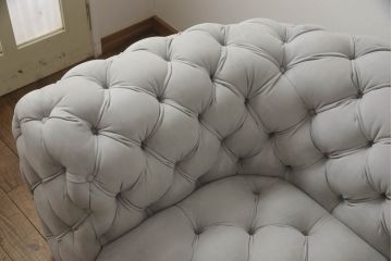 中古　3か月の短期使用　baxter(バクスター)　パオラ・ナヴォーネ(PAOLA NAVONE)デザイン　チェスタームーンソファ(CHESTER MOON SOFA)　洗練されたエレガントなデザインが魅力の2人掛けソファ(二人掛け、2P)(定価約446万円)(R-068552)