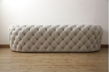 中古　3か月の短期使用　baxter(バクスター)　パオラ・ナヴォーネ(PAOLA NAVONE)デザイン　チェスタームーンソファ(CHESTER MOON SOFA)　洗練されたエレガントなデザインが魅力の2人掛けソファ(二人掛け、2P)(定価約446万円)(R-068552)