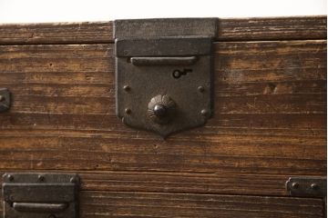 和製アンティーク　上手物!!上質な和の雰囲気溢れる金具の立派な総桐小箪笥(時代箪笥、収納箪笥、和タンス、桐たんす)(R-068554)