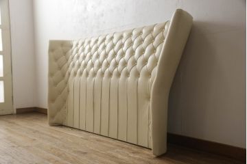 中古　美品!!　匠大塚　本革(レザー)　ワイドキングサイズの優雅な雰囲気を醸し出すヘッドボード(ベッドフレーム)(R-068556)
