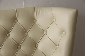 中古　美品!!　匠大塚　本革(レザー)　ワイドキングサイズの優雅な雰囲気を醸し出すヘッドボード(ベッドフレーム)(R-068556)