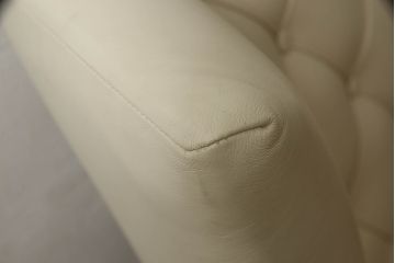 中古　美品!!　匠大塚　本革(レザー)　ワイドキングサイズの優雅な雰囲気を醸し出すヘッドボード(ベッドフレーム)(R-068556)