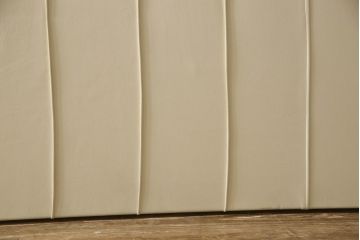 中古　美品!!　匠大塚　本革(レザー)　ワイドキングサイズの優雅な雰囲気を醸し出すヘッドボード(ベッドフレーム)(R-068556)