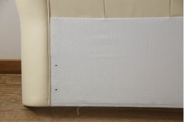 中古　美品!!　匠大塚　本革(レザー)　ワイドキングサイズの優雅な雰囲気を醸し出すヘッドボード(ベッドフレーム)(R-068556)