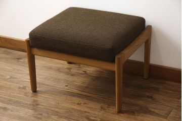 デンマークビンテージ　美品　GETAMA(ゲタマ)　Hans J Wegner(ハンス・J・ウェグナー)　GE290A　オーク材　くつろぎの空間を演出するアームチェアとオットマンのセット(椅子、イス、1P、一人掛けソファ、1人掛けソファ、フットスツール、ヴィンテージ、北欧)(R-068558)