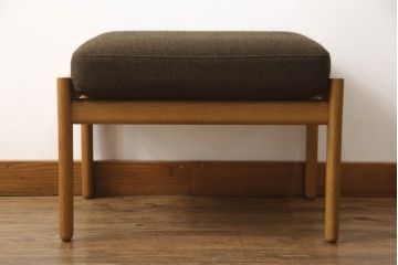 デンマークビンテージ　美品　GETAMA(ゲタマ)　Hans J Wegner(ハンス・J・ウェグナー)　GE290A　オーク材　くつろぎの空間を演出するアームチェアとオットマンのセット(椅子、イス、1P、一人掛けソファ、1人掛けソファ、フットスツール、ヴィンテージ、北欧)(R-068558)