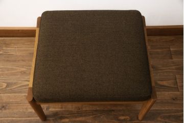 デンマークビンテージ　美品　GETAMA(ゲタマ)　Hans J Wegner(ハンス・J・ウェグナー)　GE290A　オーク材　くつろぎの空間を演出するアームチェアとオットマンのセット(椅子、イス、1P、一人掛けソファ、1人掛けソファ、フットスツール、ヴィンテージ、北欧)(R-068558)