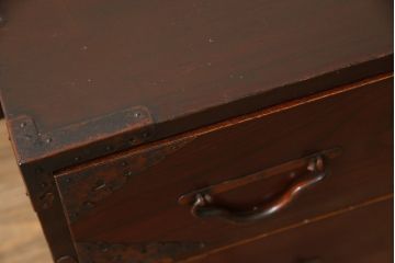 和製アンティーク　明治大正期　金具に朱塗りのサビ止めが味わい深い巾着金具の松本衣装箪笥ローボード(時代箪笥、整理タンス、古箪笥、収納たんす、引き出し、ローチェスト、テレビ台、テレビボード)(R-068567)