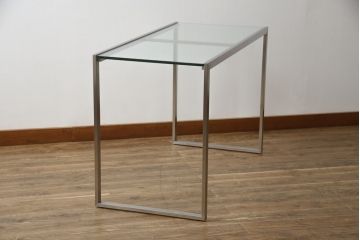 中古　美品　AIDEC MODERN(アイデックモダン)　ZONE(ゾーン)　特注サイズ　ヘアライン仕上げのステンレス脚とガラストップの組み合わせがクールでおしゃれなコンソールテーブル(サイドテーブル)(定価約22万円)(R-068569)