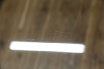 中古　美品　AIDEC MODERN(アイデックモダン)　ZONE(ゾーン)　特注サイズ　ヘアライン仕上げのステンレス脚とガラストップの組み合わせがクールでおしゃれなコンソールテーブル(サイドテーブル)(定価約22万円)(R-068569)