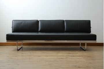 中古　美品　本革(レザー)　Cassina(カッシーナ)　Le Corbusier(ル・コルビュジエ)　LC5　シンプルモダンなデザインが素敵な3人掛けソファ(3Pソファ、三人掛け)(定価約174万円)(R-068572)