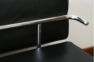 中古　美品　本革(レザー)　Cassina(カッシーナ)　Le Corbusier(ル・コルビュジエ)　LC5　シンプルモダンなデザインが素敵な3人掛けソファ(3Pソファ、三人掛け)(定価約174万円)(R-068572)