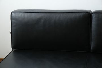 中古　美品　本革(レザー)　Cassina(カッシーナ)　Le Corbusier(ル・コルビュジエ)　LC5　シンプルモダンなデザインが素敵な3人掛けソファ(3Pソファ、三人掛け)(定価約174万円)(R-068572)