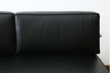 中古　美品　本革(レザー)　Cassina(カッシーナ)　Le Corbusier(ル・コルビュジエ)　LC5　シンプルモダンなデザインが素敵な3人掛けソファ(3Pソファ、三人掛け)(定価約174万円)(R-068572)