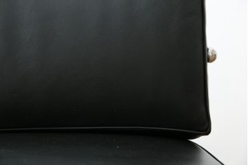 中古　美品　本革(レザー)　Cassina(カッシーナ)　Le Corbusier(ル・コルビュジエ)　LC5　シンプルモダンなデザインが素敵な3人掛けソファ(3Pソファ、三人掛け)(定価約174万円)(R-068572)