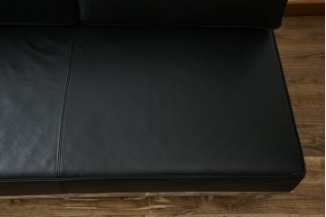 中古　美品　本革(レザー)　Cassina(カッシーナ)　Le Corbusier(ル・コルビュジエ)　LC5　シンプルモダンなデザインが素敵な3人掛けソファ(3Pソファ、三人掛け)(定価約174万円)(R-068572)