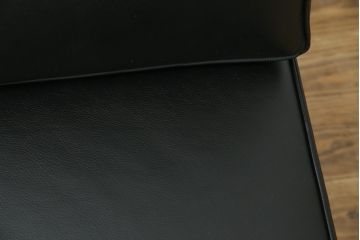 中古　美品　本革(レザー)　Cassina(カッシーナ)　Le Corbusier(ル・コルビュジエ)　LC5　シンプルモダンなデザインが素敵な3人掛けソファ(3Pソファ、三人掛け)(定価約174万円)(R-068572)
