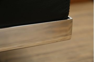 中古　美品　本革(レザー)　Cassina(カッシーナ)　Le Corbusier(ル・コルビュジエ)　LC5　シンプルモダンなデザインが素敵な3人掛けソファ(3Pソファ、三人掛け)(定価約174万円)(R-068572)