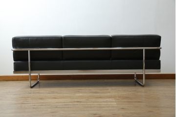 中古　美品　本革(レザー)　Cassina(カッシーナ)　Le Corbusier(ル・コルビュジエ)　LC5　シンプルモダンなデザインが素敵な3人掛けソファ(3Pソファ、三人掛け)(定価約174万円)(R-068572)