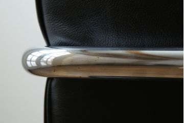 中古　美品　本革(レザー)　Cassina(カッシーナ)　Le Corbusier(ル・コルビュジエ)　LC5　シンプルモダンなデザインが素敵な3人掛けソファ(3Pソファ、三人掛け)(定価約174万円)(R-068572)