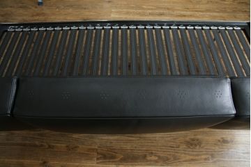 中古　美品　本革(レザー)　Cassina(カッシーナ)　Le Corbusier(ル・コルビュジエ)　LC5　シンプルモダンなデザインが素敵な3人掛けソファ(3Pソファ、三人掛け)(定価約174万円)(R-068572)
