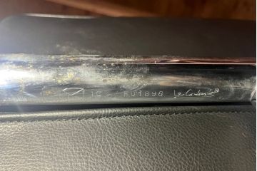 中古　美品　本革(レザー)　Cassina(カッシーナ)　Le Corbusier(ル・コルビュジエ)　LC5　シンプルモダンなデザインが素敵な3人掛けソファ(3Pソファ、三人掛け)(定価約174万円)(R-068572)