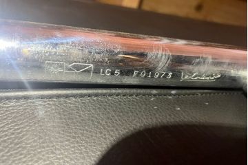 中古　美品　本革(レザー)　Cassina(カッシーナ)　Le Corbusier(ル・コルビュジエ)　LC5　シンプルモダンなデザインが素敵な3人掛けソファ(3Pソファ、三人掛け)(定価約174万円)(R-068573)