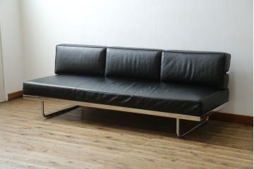中古　美品　本革(レザー)　Cassina(カッシーナ)　Le Corbusier(ル・コルビュジエ)　LC5　シンプルモダンなデザインが素敵な3人掛けソファ(3Pソファ、三人掛け)(定価約174万円)(R-068573)