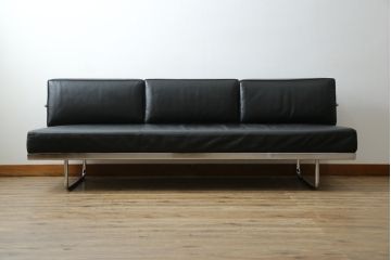 中古　美品　本革(レザー)　Cassina(カッシーナ)　Le Corbusier(ル・コルビュジエ)　LC5　シンプルモダンなデザインが素敵な3人掛けソファ(3Pソファ、三人掛け)(定価約174万円)(R-068573)