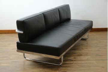 中古　美品　本革(レザー)　Cassina(カッシーナ)　Le Corbusier(ル・コルビュジエ)　LC5　シンプルモダンなデザインが素敵な3人掛けソファ(3Pソファ、三人掛け)(定価約174万円)(R-068573)