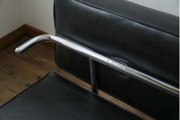 中古　美品　本革(レザー)　Cassina(カッシーナ)　Le Corbusier(ル・コルビュジエ)　LC5　シンプルモダンなデザインが素敵な3人掛けソファ(3Pソファ、三人掛け)(定価約174万円)(R-068573)