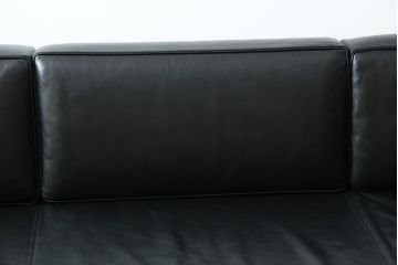 中古　美品　本革(レザー)　Cassina(カッシーナ)　Le Corbusier(ル・コルビュジエ)　LC5　シンプルモダンなデザインが素敵な3人掛けソファ(3Pソファ、三人掛け)(定価約174万円)(R-068573)