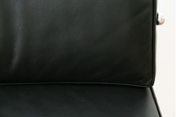 中古　美品　本革(レザー)　Cassina(カッシーナ)　Le Corbusier(ル・コルビュジエ)　LC5　シンプルモダンなデザインが素敵な3人掛けソファ(3Pソファ、三人掛け)(定価約174万円)(R-068573)