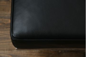 中古　美品　本革(レザー)　Cassina(カッシーナ)　Le Corbusier(ル・コルビュジエ)　LC5　シンプルモダンなデザインが素敵な3人掛けソファ(3Pソファ、三人掛け)(定価約174万円)(R-068573)