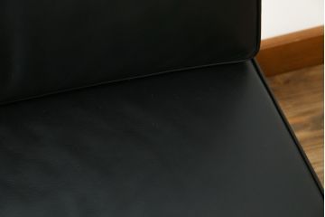 中古　美品　本革(レザー)　Cassina(カッシーナ)　Le Corbusier(ル・コルビュジエ)　LC5　シンプルモダンなデザインが素敵な3人掛けソファ(3Pソファ、三人掛け)(定価約174万円)(R-068573)